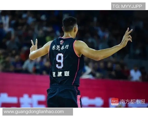 易建联表现出色，带领广东队逆转战胜北京队，展示出强大的实力