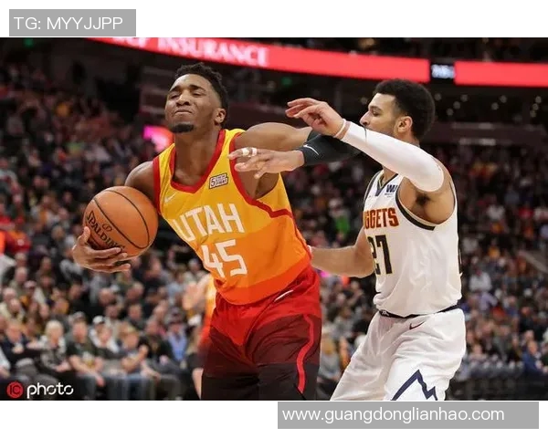 爵士主场战胜掘金，米切尔表现抢眼，震撼全场